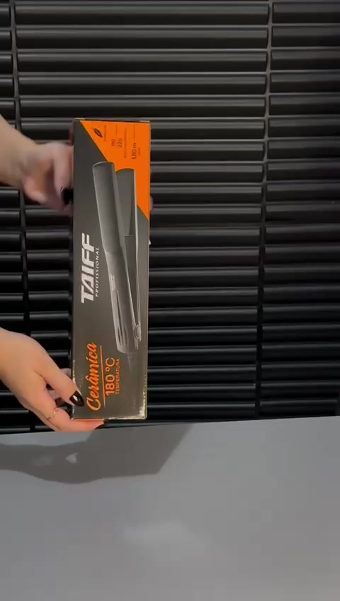 Prancha Chapa Cerâmica Taiff Profissional 180° Bivolt Preto 110v/220v