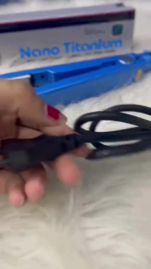 Chapinha Prancha Cabelo Profissional Nano Titanium 450F BIVOLT YIHAN